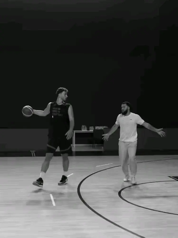 记三分, 在训练馆专, 亮眼 记三分, 在训练馆专, 亮眼