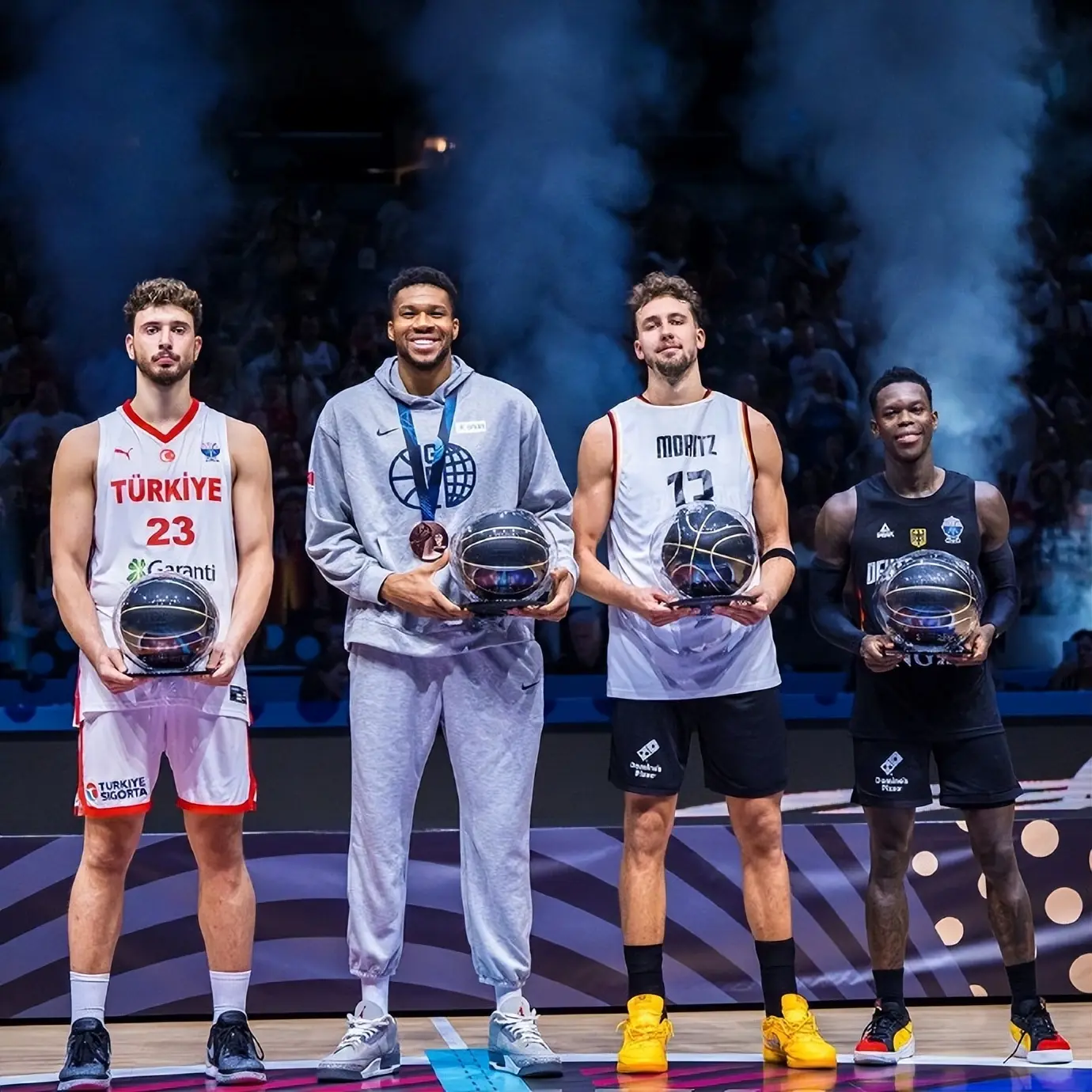 申京无疑是, MCFdr, 锦赛表现也 申京无疑是, MCFdr, 锦赛表现也