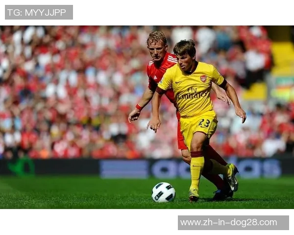 《球场风云再起 世界足坛传奇明星齐聚精彩瞬间》